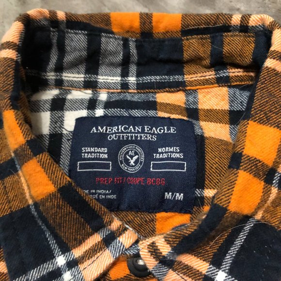 Size M button up plaid flannel shirt - Picture 3 of 7
